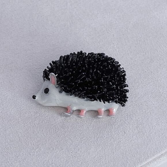 Hedgehog Pin Brooch 3D Enamel Finish Pink Paws Very Cute - Picture 1 of 4